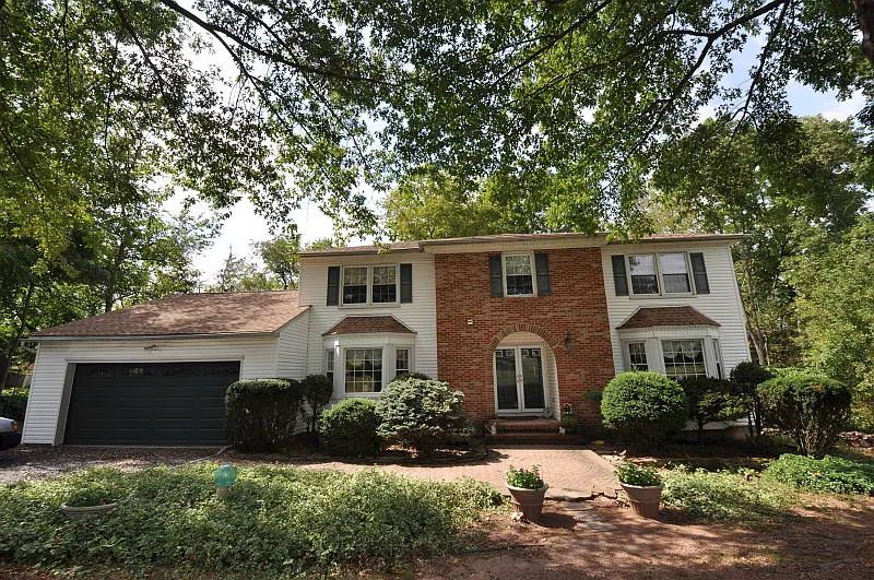 981 Evergreen Dr photo 1