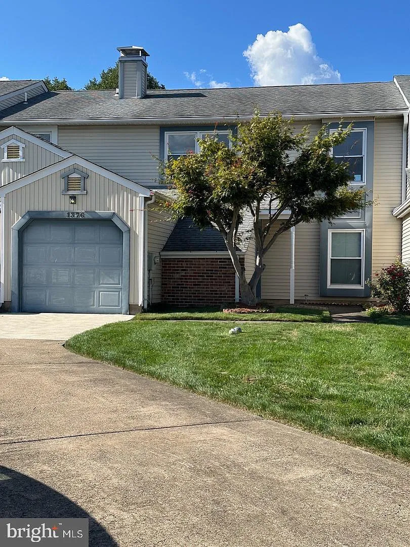 2 bed, 2.5 bath, 1978 sqft, $2,700 — Photo 1