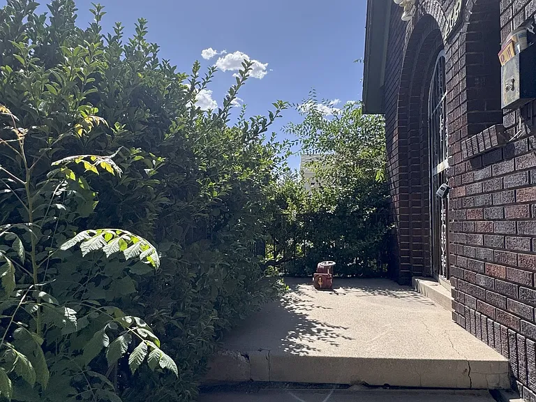 265 E Herbert Ave — Photo 2