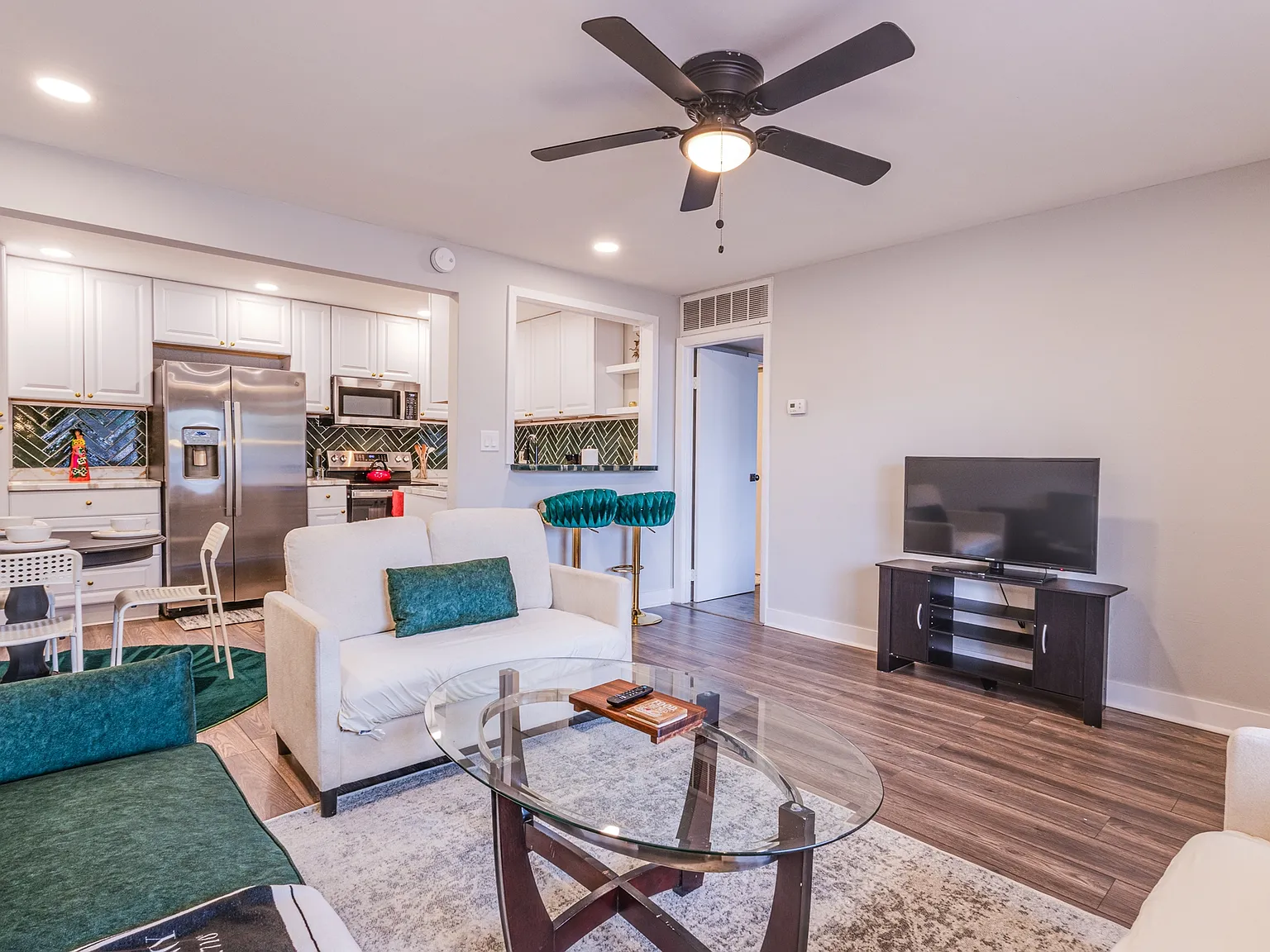 S Royal Crest Cir, Las Vegas — Photo 4