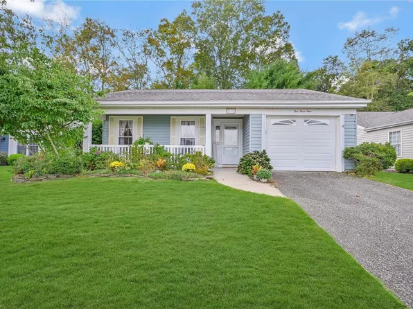 539 Stratford Lane #539, Ridge, NY 11961