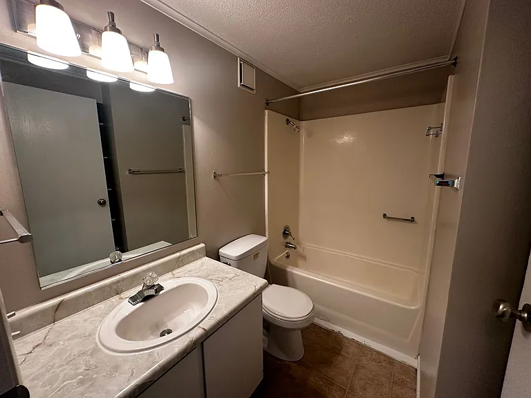 Poplar Ridge Apartments — Photo 32