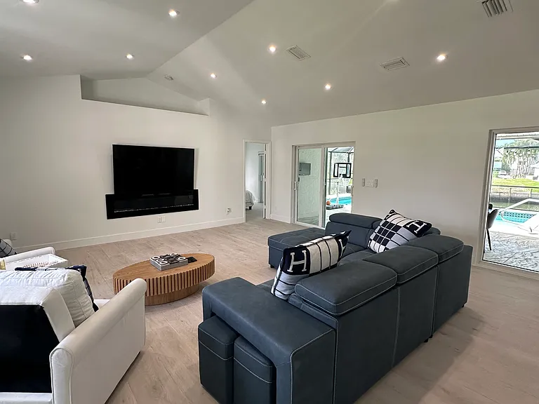 355 Henderson Ct — Photo 10