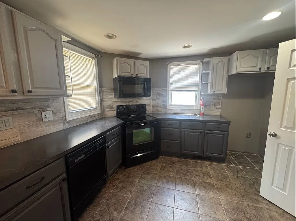 3 bed, 2.5 bath, 1584 sqft, $2,000 — Photo 4