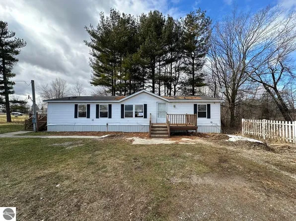 3960 S Crystal Rd, Crystal, MI 48818