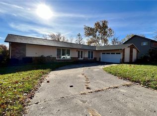 402 Timber Dr, Decatur, IL 62521