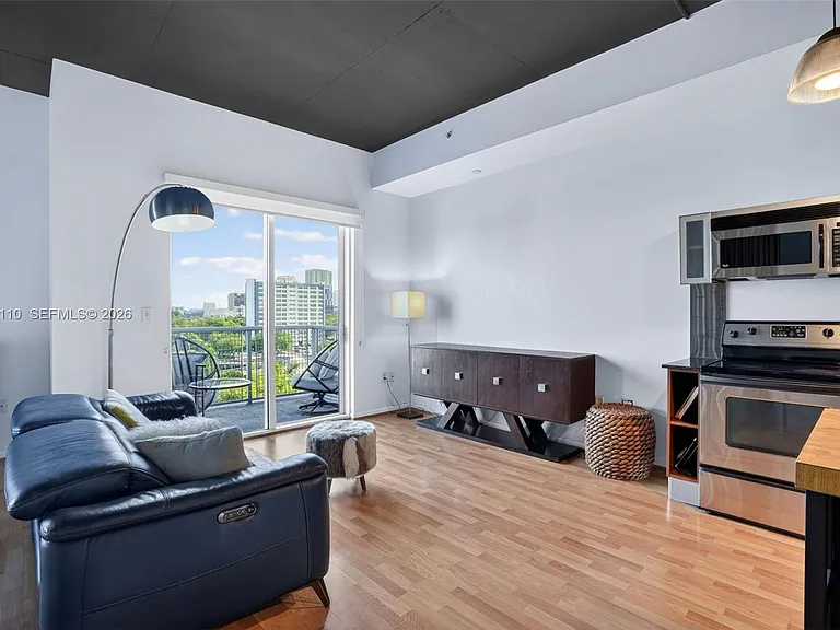 10 SW South River Dr #708 — Photo 8