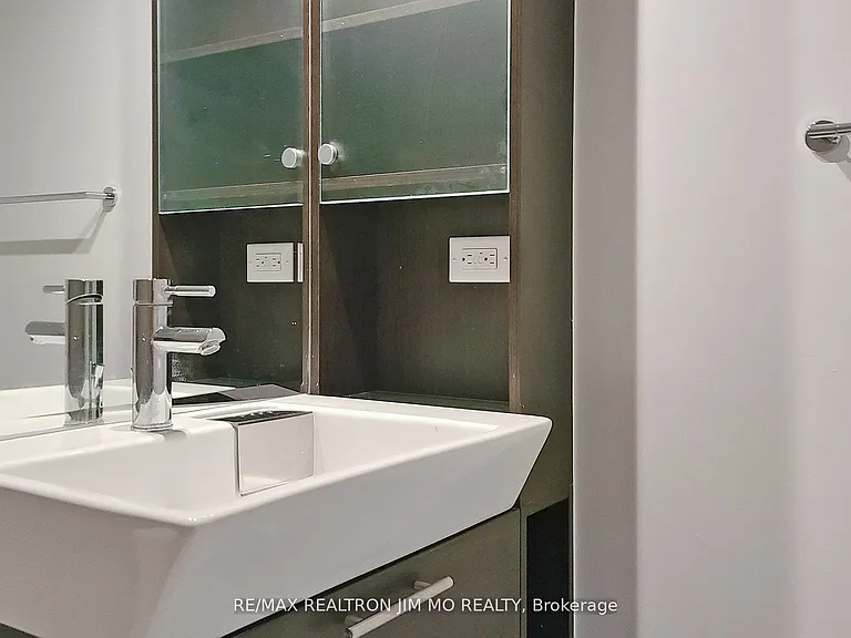 386 Yonge St #2508 — Photo 19