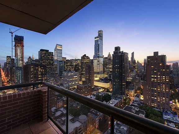 4th image of 300 E 62nd St #Penthouse 31