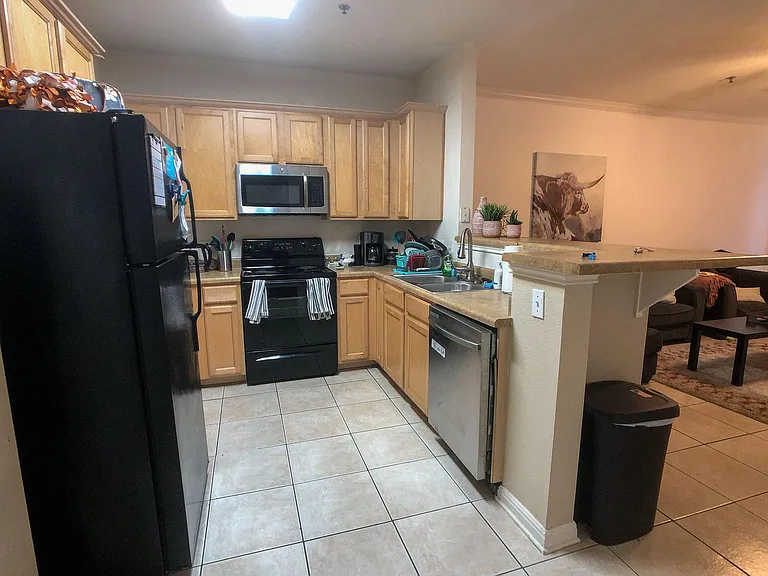 1023 W 24th St #901 — Photo 4