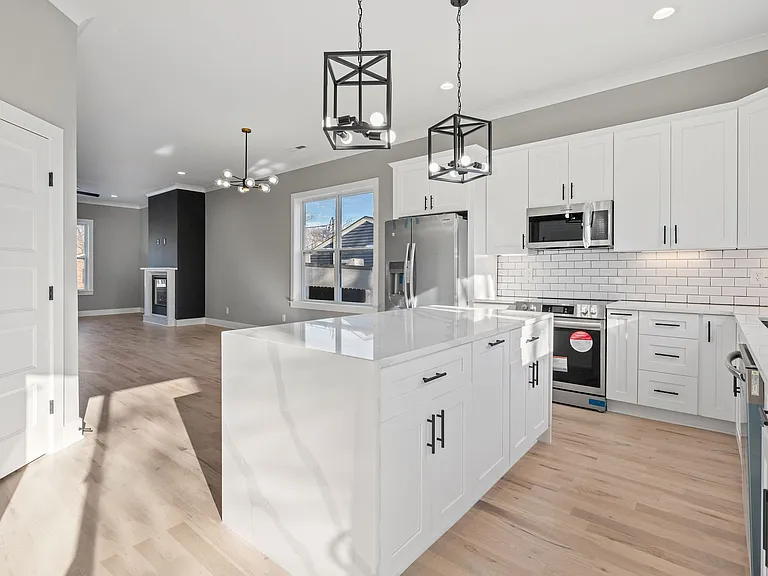 752B Croley Dr — Photo 5
