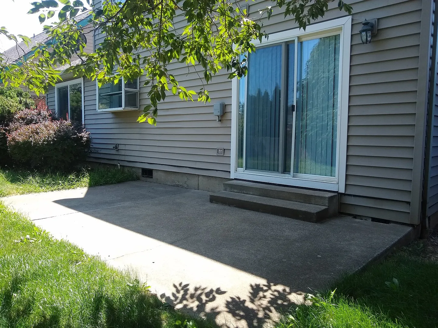 Spacious, 3BR House for Rent — Photo 2