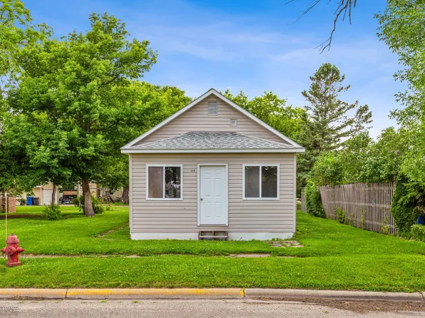 409 3rd St SE, Barnesville, MN 56514