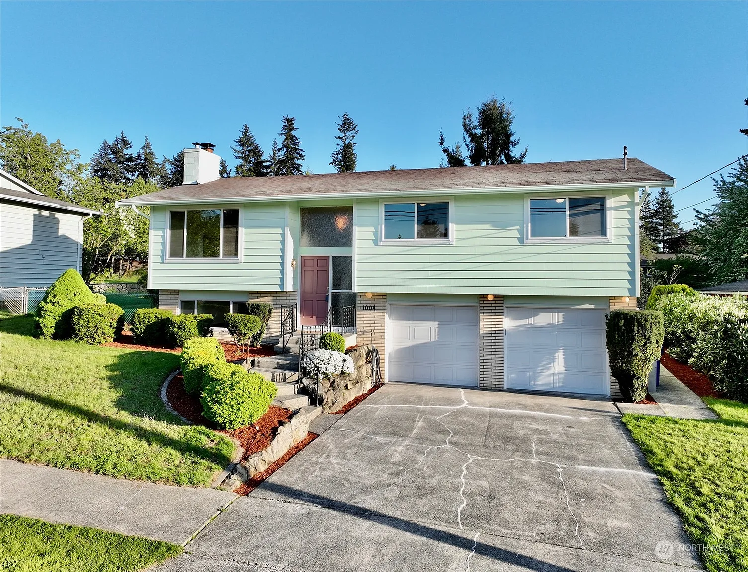 1004 E Laurel Street photo 1
