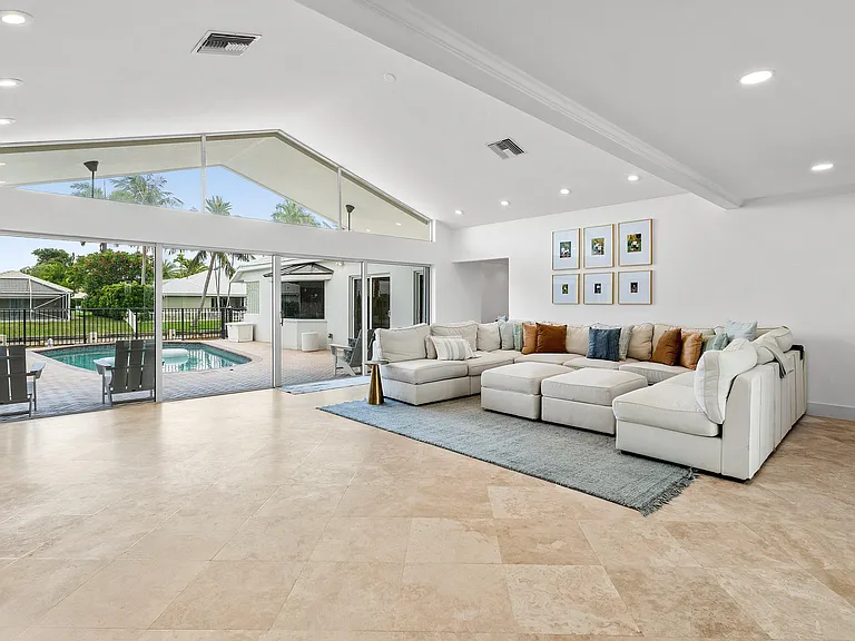 1332 SW Tamarind Way — Photo 7