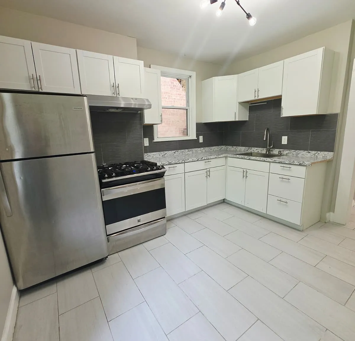 3 bed, $2,350 — Photo 1