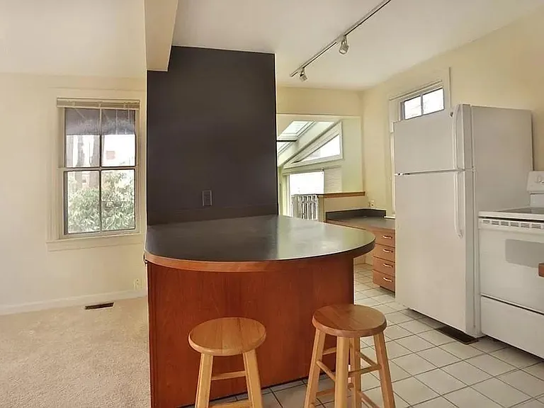 21 Essex St #2 — Photo 4