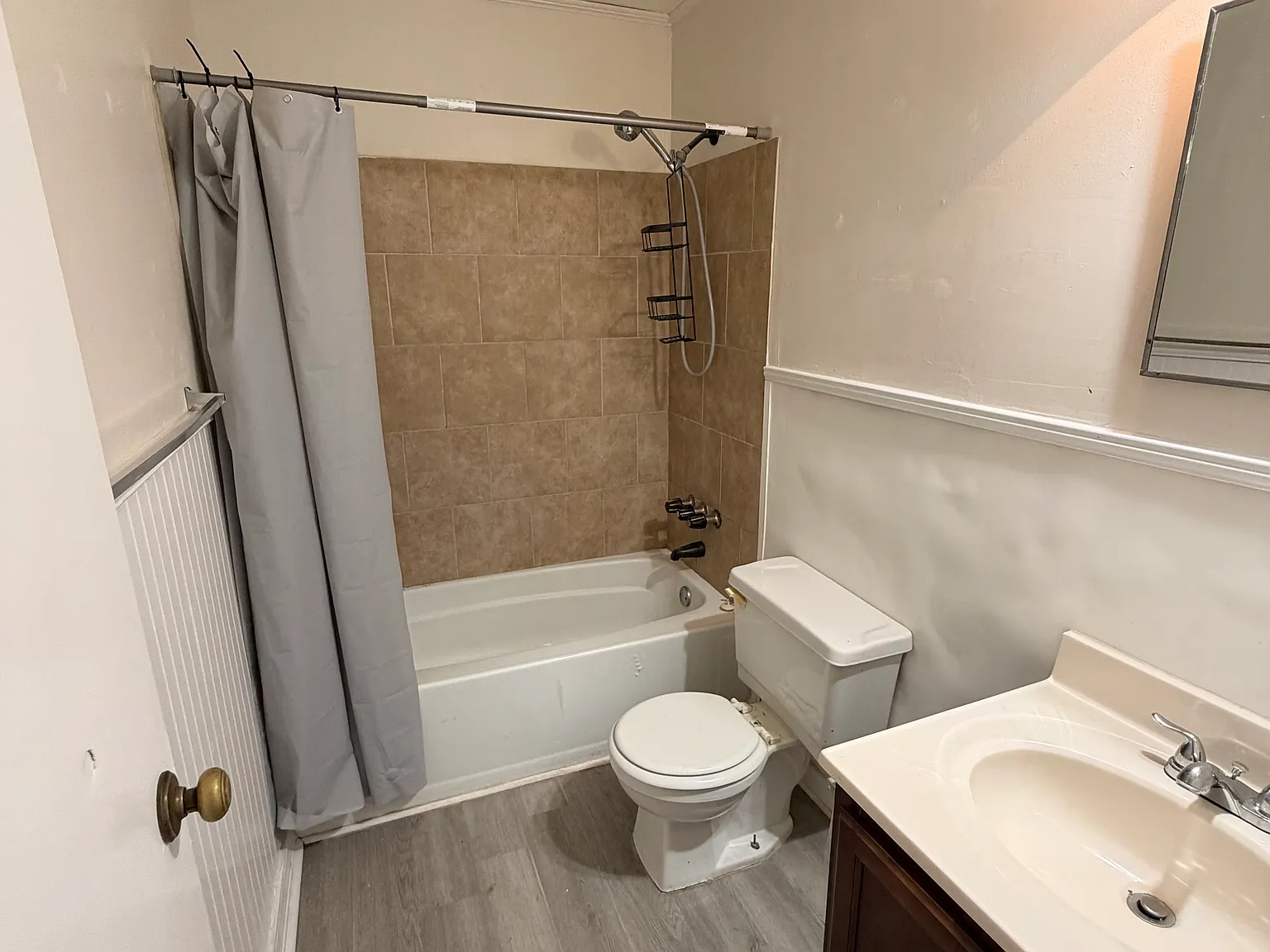 3 bed, 1000 sqft, $1,600 — Photo 2