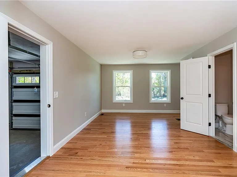 81 Cadora Ave — Photo 10