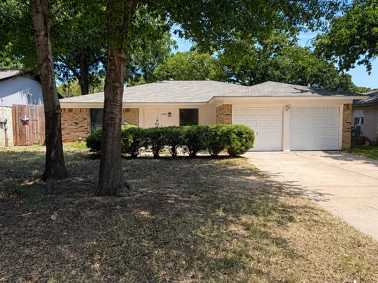 5309 Holly Trl — Photo 1