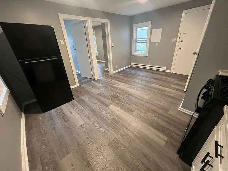 93 Spruce St #1R — Photo 3