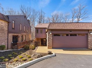 9943 Great Oaks Way, Fairfax, VA 22030