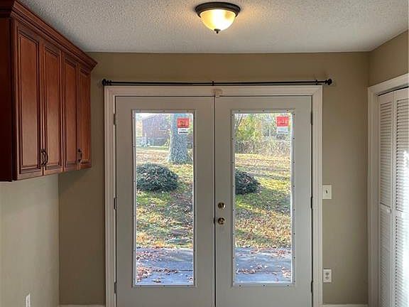 5th image of 416 Woodlake Dr