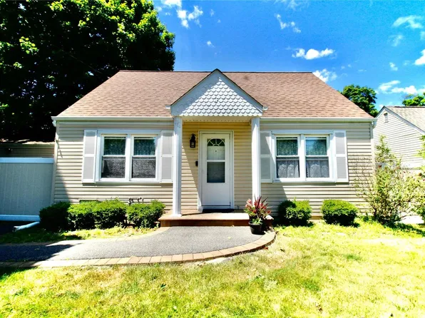 2445 New York Avenue, Melville, NY 11747