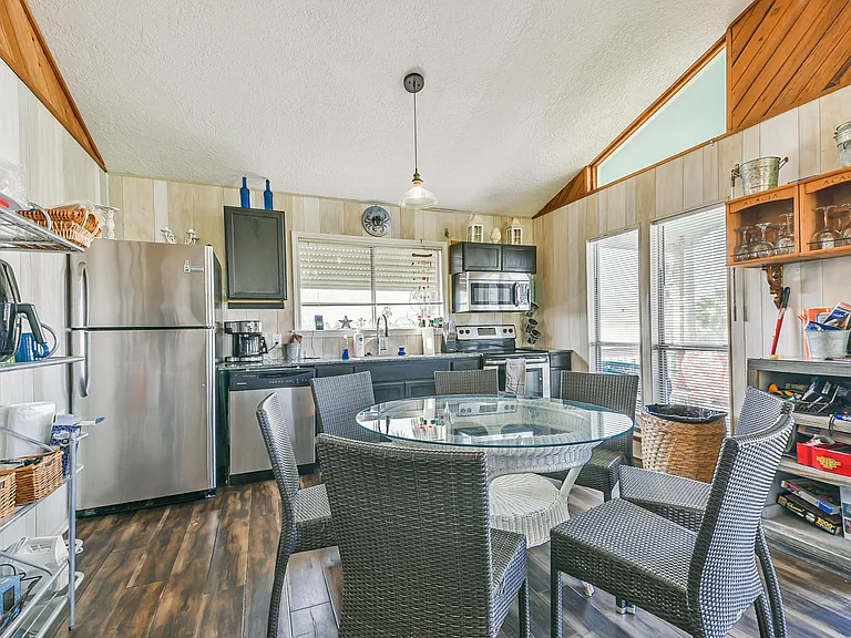 4026 Kent Dr — Photo 16