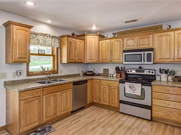 2nd image of 409 Diamond Street