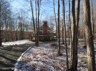18 Mountain Glen Ct, Gouldsboro, PA