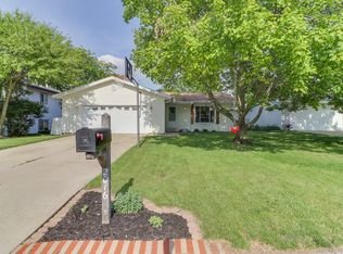 2016 Juniper Ln, Bloomington, IL 61701