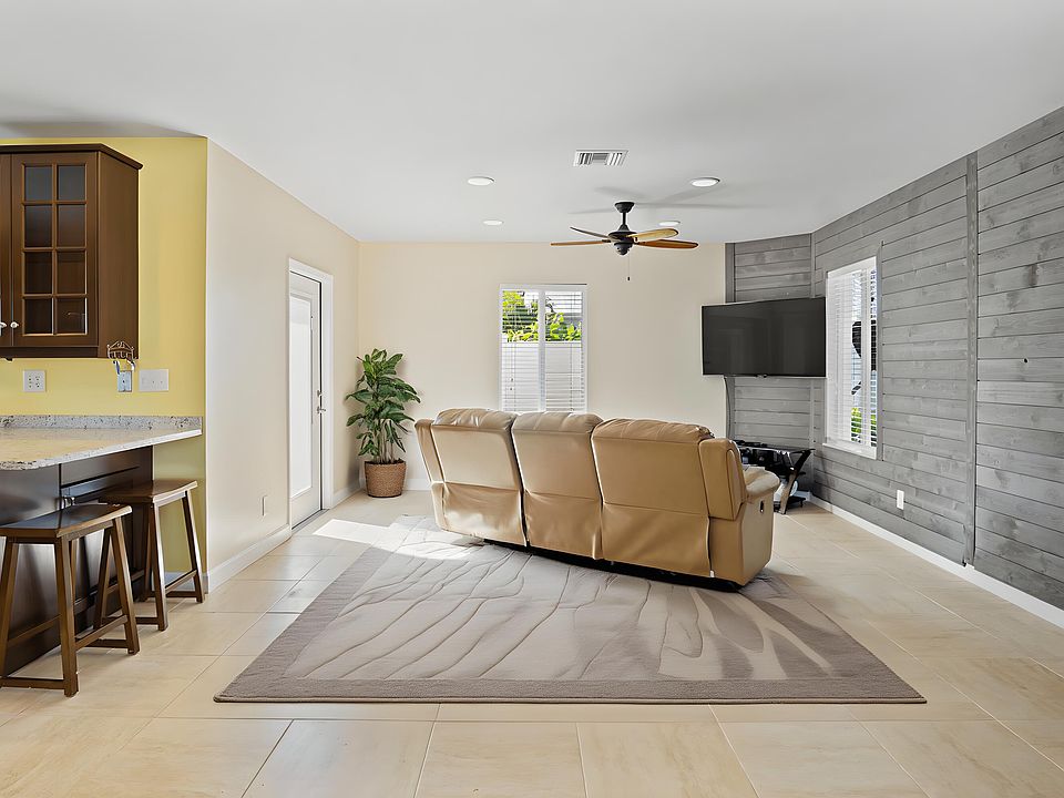 1st image of 195 SW Cabana Point Circle