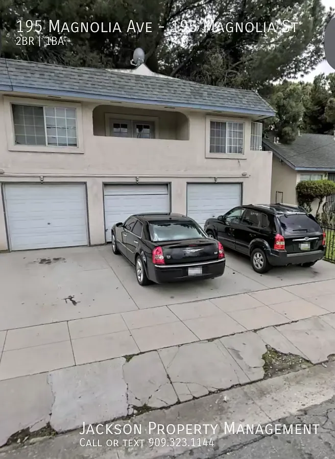 2 bedroom w/ washer and dryer hook ups and garage — Photo 1