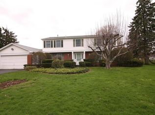 43 Charter Oaks Dr, Pittsford, NY 14534