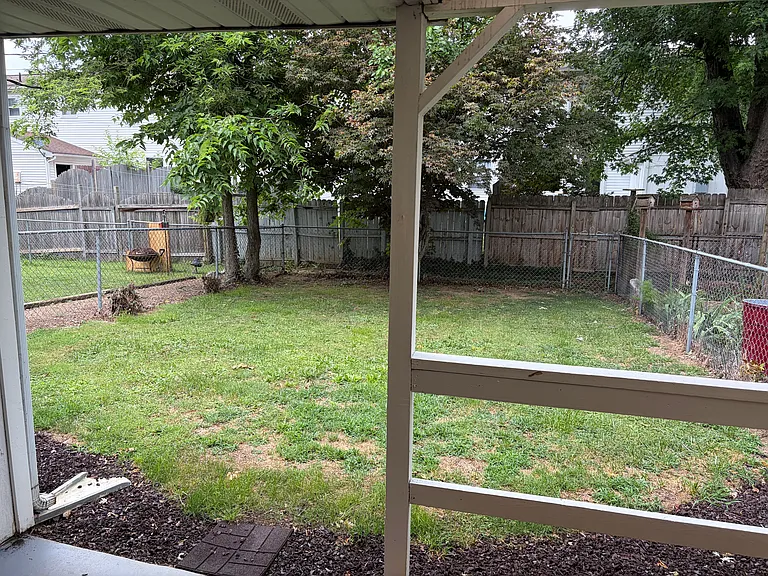 141 E South St — Photo 22
