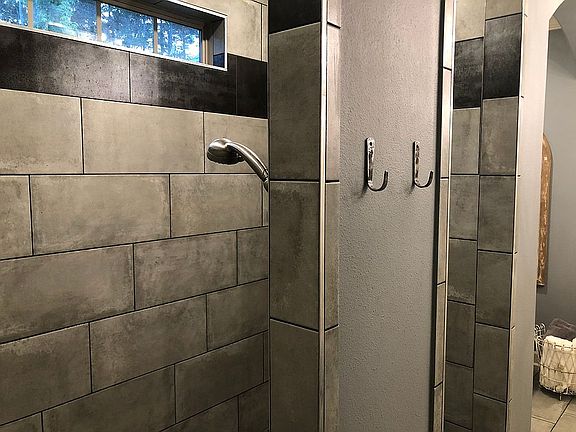 Master locker shower 6’ long