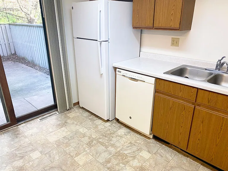 4PLEX-1801 E Crabtree Dr — Photo 9