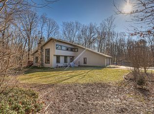 1960 E Gunn Rd, Rochester, MI 48306