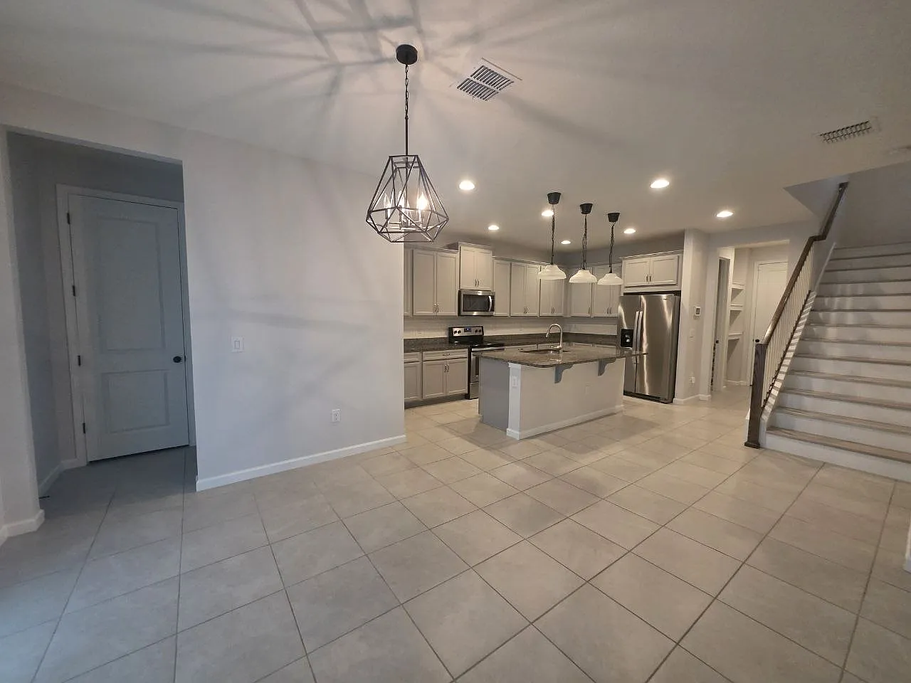 4 bed, 3176 sqft, $3,800 — Photo 3