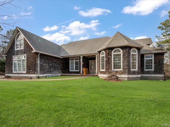 138 Maggie Drive, East Quogue, NY 11942