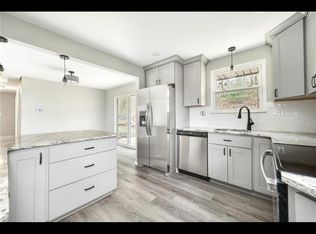 205 Hillside Dr, Zelienople, PA 16063