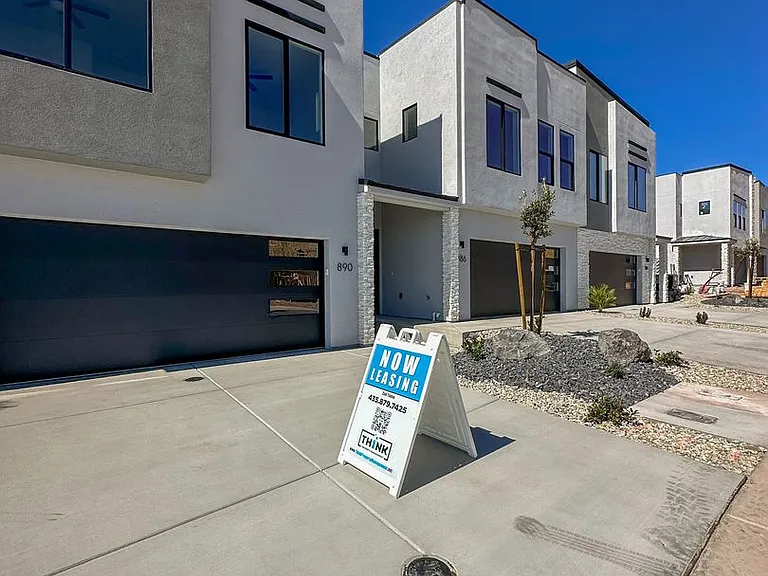 915 S Willow Dr — Photo 34