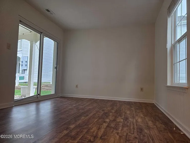 129 Tulip Ln — Photo 6