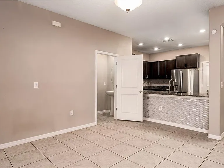 724 Royal Empress Dr — Photo 12