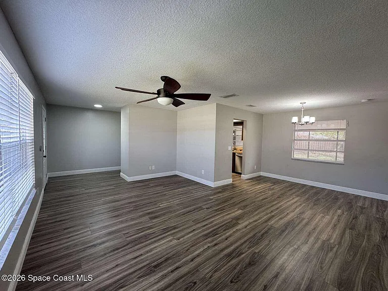 1583 White Cap Way — Photo 8