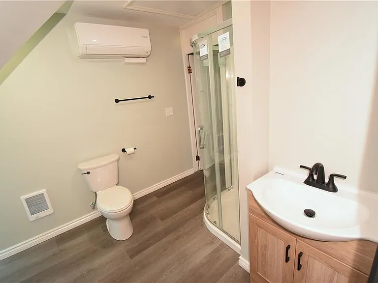 219 W Burke St #2 — Photo 12