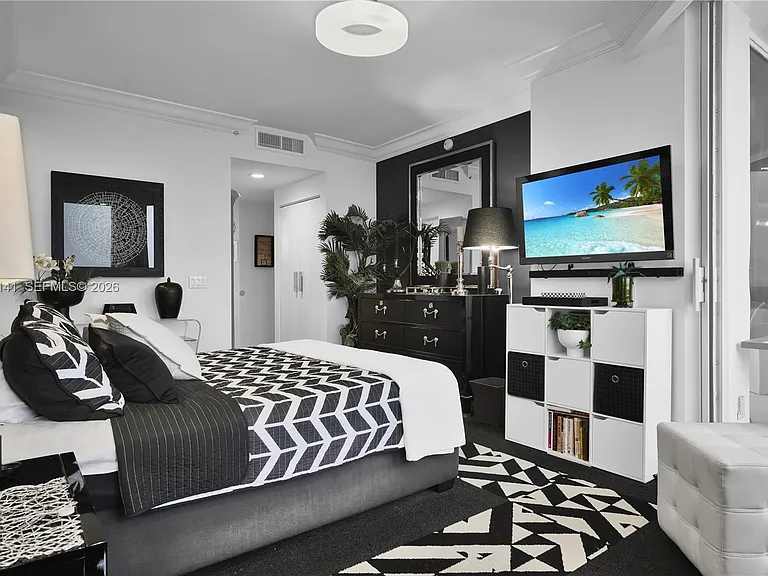4775 Collins Ave #1806 — Photo 31