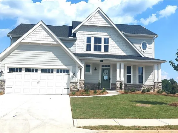 591 Crystal Lake Pkwy, Hoschton, GA 30548