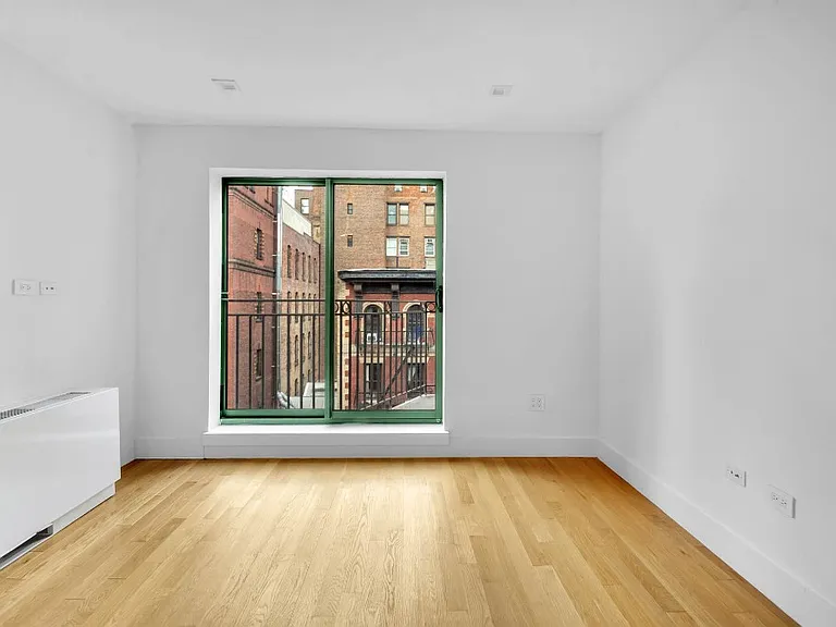 220 E 22nd St #6S — Photo 2